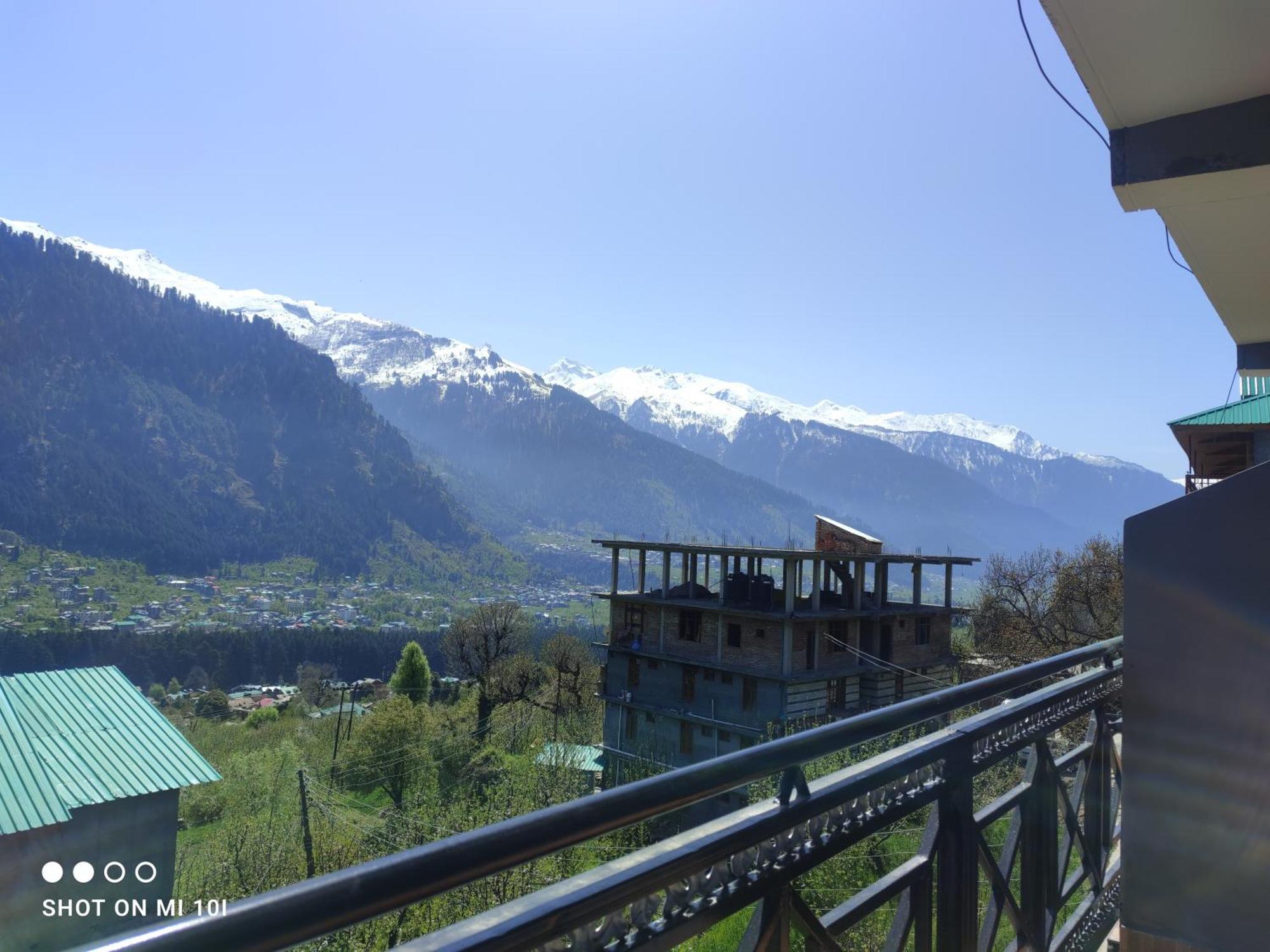 Krishana Cottage A Pure Veg !!!300 M From Hadimba Temple!!!Balcony Rooms!!!Veg Restaurant!!!Couple Friendly!!!Family Cottage!!! Manāli Exteriör bild