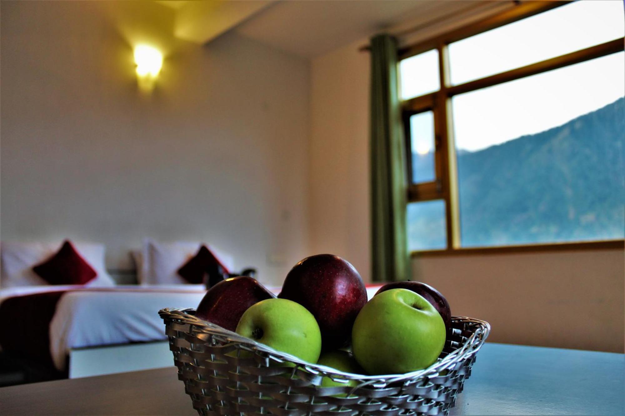 Krishana Cottage A Pure Veg !!!300 M From Hadimba Temple!!!Balcony Rooms!!!Veg Restaurant!!!Couple Friendly!!!Family Cottage!!! Manāli Exteriör bild