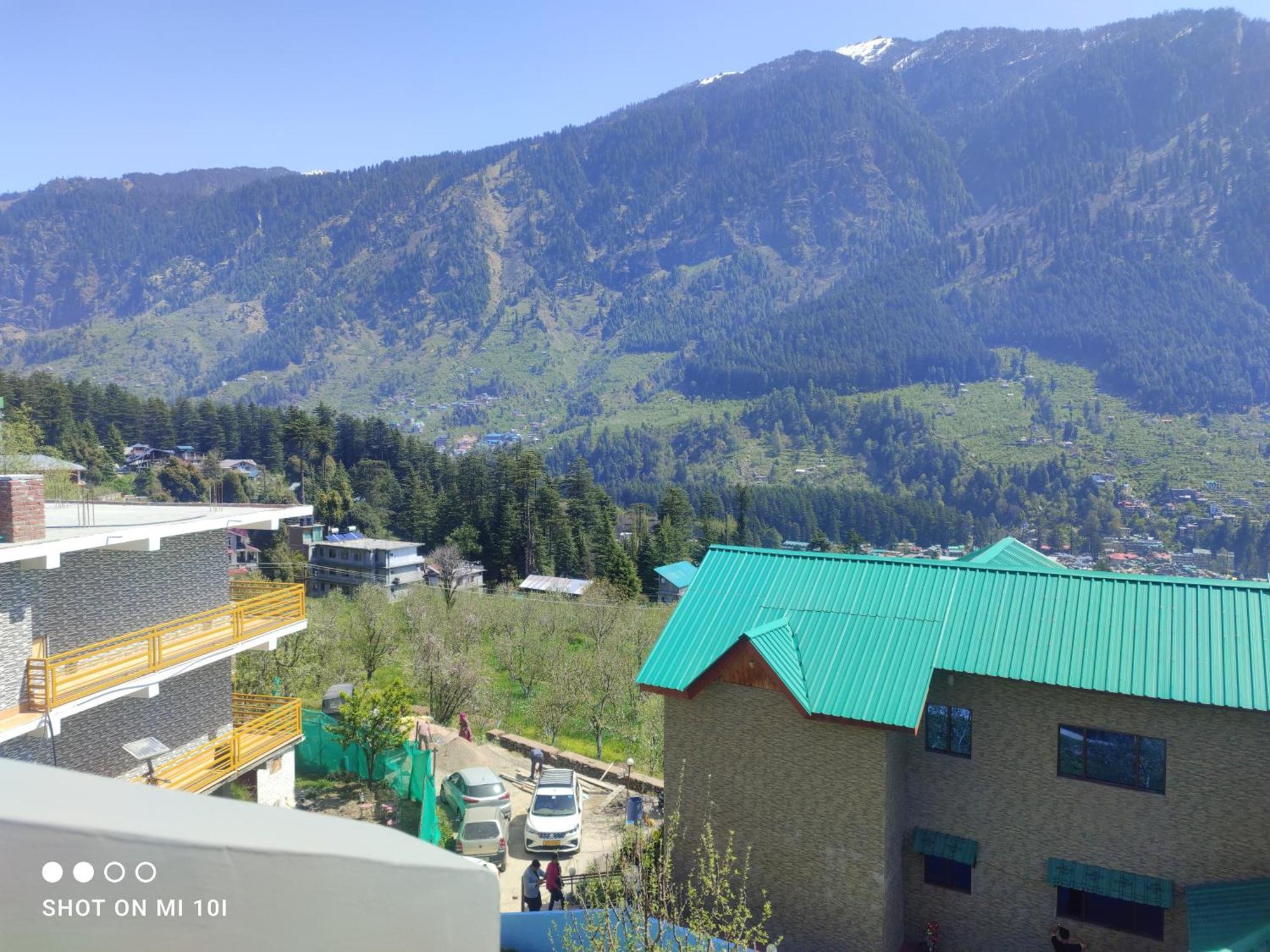 Krishana Cottage A Pure Veg !!!300 M From Hadimba Temple!!!Balcony Rooms!!!Veg Restaurant!!!Couple Friendly!!!Family Cottage!!! Manāli Exteriör bild