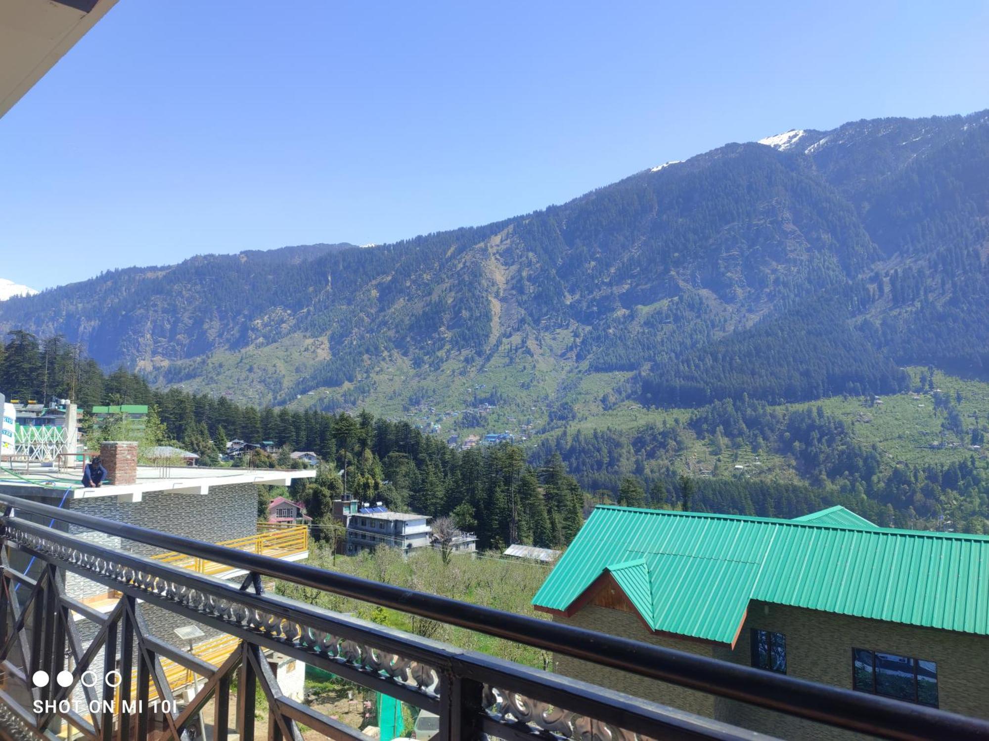 Krishana Cottage A Pure Veg !!!300 M From Hadimba Temple!!!Balcony Rooms!!!Veg Restaurant!!!Couple Friendly!!!Family Cottage!!! Manāli Exteriör bild