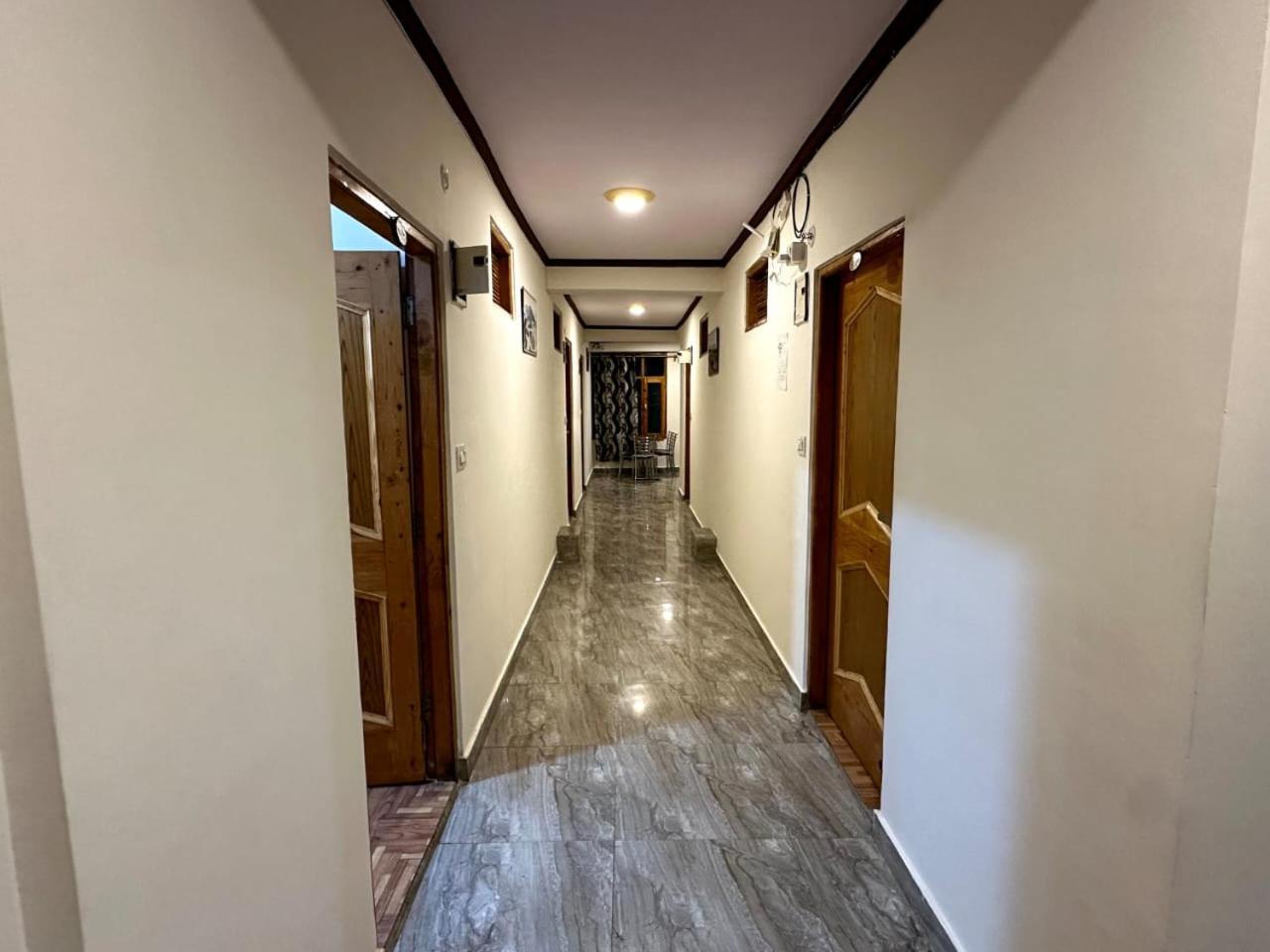 Krishana Cottage A Pure Veg !!!300 M From Hadimba Temple!!!Balcony Rooms!!!Veg Restaurant!!!Couple Friendly!!!Family Cottage!!! Manāli Exteriör bild